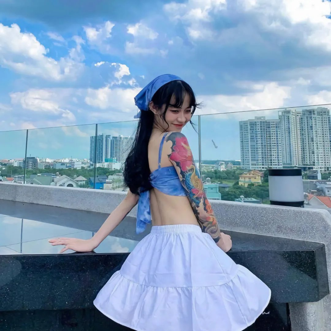 她才是主角